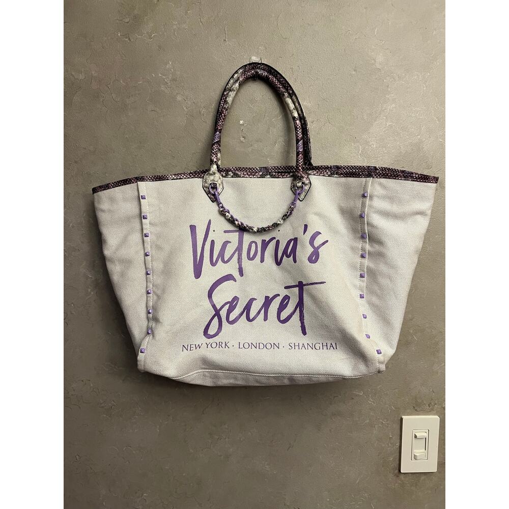 Victoria’s Secret Large Purple Snakeskin Studded Canvas Tote Bag VS - Picture 5 of 15
